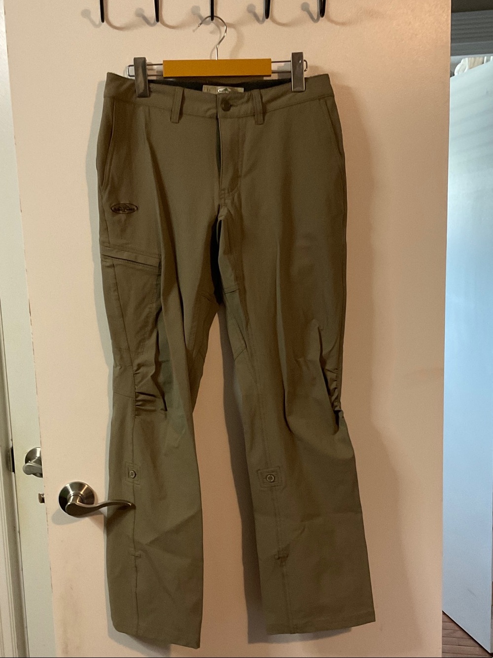 Women's Straight-Leg Cargo Pants in Olive Green